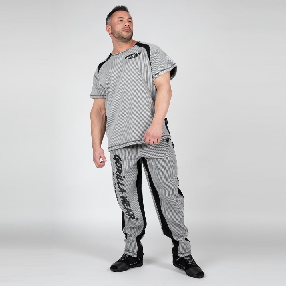 на модели серый